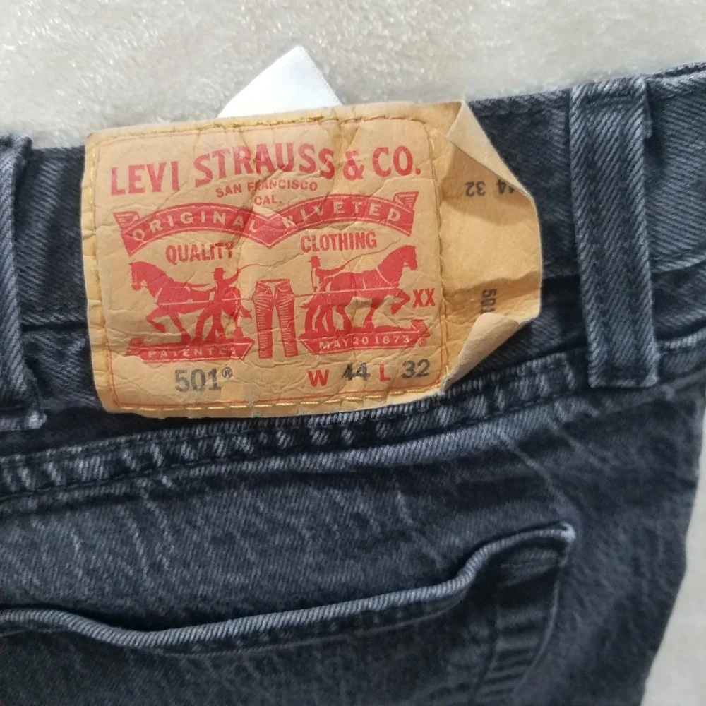 Levi's 501 size 38x32 Men's Black Denim Button Fly Straight‎ Leg Jeans